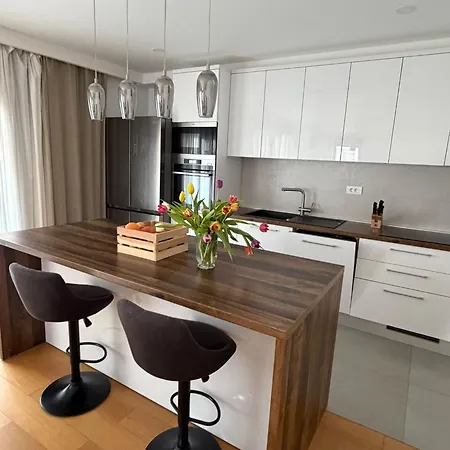 Luxury 2 Bedroom With Sea View Apartman *